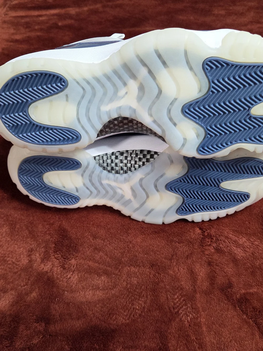 Air Jordan 11 Retro Low “Diffused Blue”